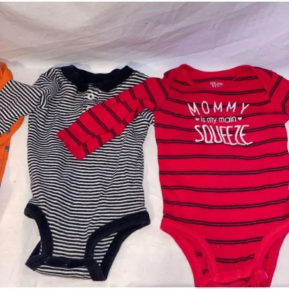 4 Carter’s body suits  - Picture 5 of 7